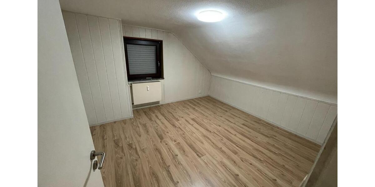 Dachgeschoßwohnung Saarbrücken West - 2.5 Zimmer, 65 m&sup2;, 550&euro; | Angebot:25416920