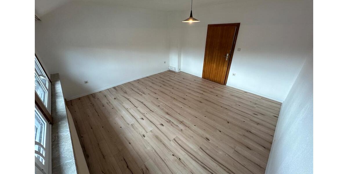 Dachgeschoßwohnung Marpingen - 3 Zimmer, 90 m&sup2;, 700&euro; | Angebot:26021107