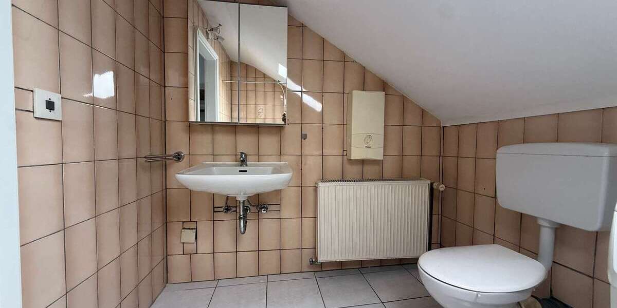 Gemütliche 3-Zimmer-Dachgeschosswohnung mit ca. 72 m² in Friedrichsthal-Bildstock - 3- Friedrichsthal | Angebot:27312609