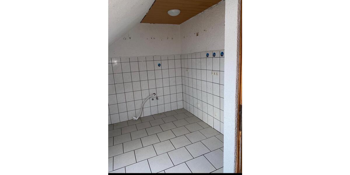Dachgeschoßwohnung Quierschied - 1 Zimmer, 120 m&sup2;, 480&euro; | Angebot:25795235