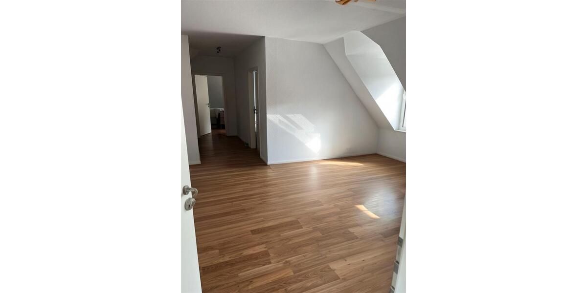 Dachgeschoßwohnung Sankt Ingbert - 3 Zimmer, 76 m&sup2;, 690&euro; | Angebot:25752349