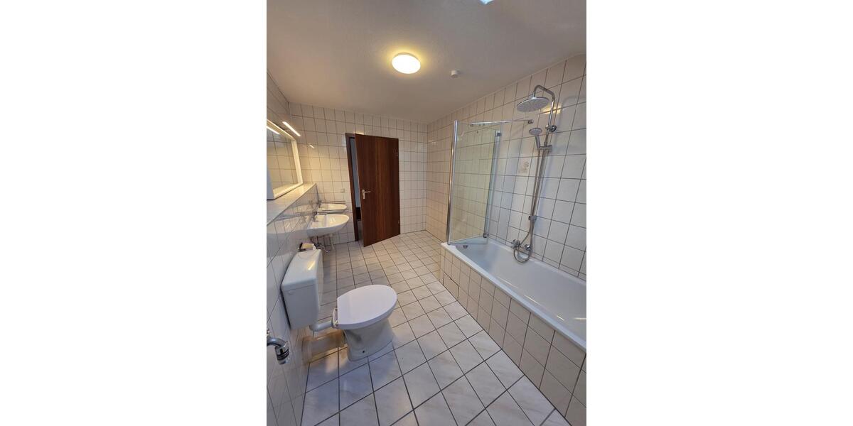 Dachgeschoßwohnung Saarbrücken Kieselhumes - 3.5 Zimmer, 115 m&sup2;, 995&euro; | Angebot:25546281