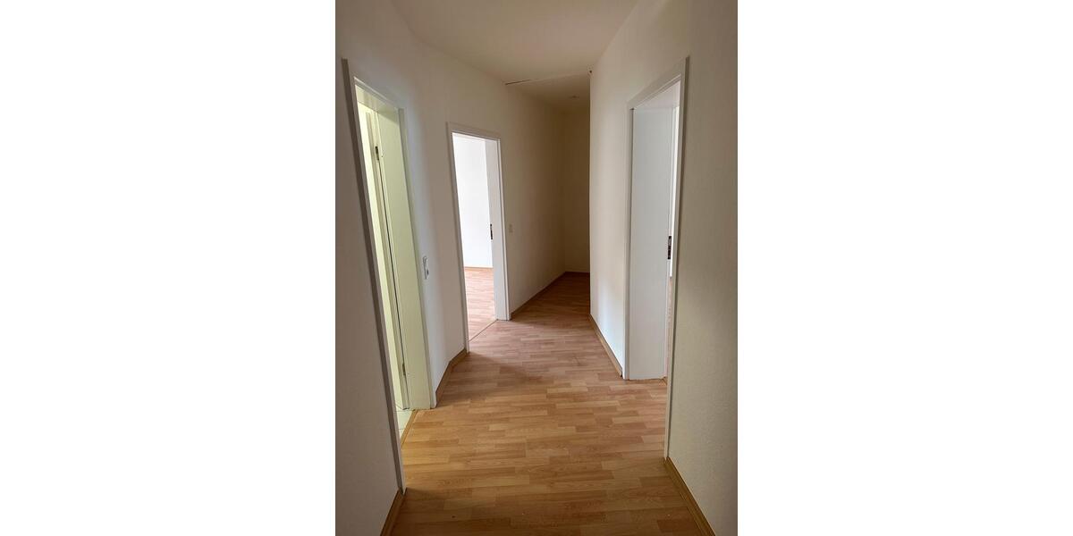 Etagenwohnung Saarbrücken - 3 Zimmer, 81 m&sup2;, 800&euro; | Angebot:26675829
