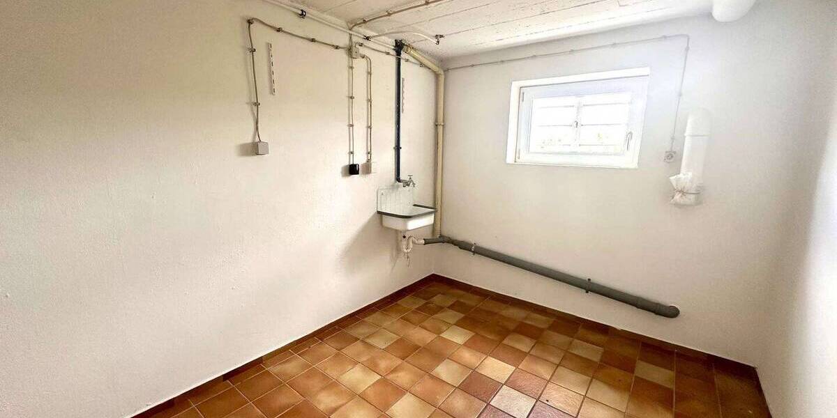Einfamilienhaus Saarwellingen Schwarzenholz - 8 Zimmer, 190 m&sup2;, 189.000&euro; | Angebot:26730955