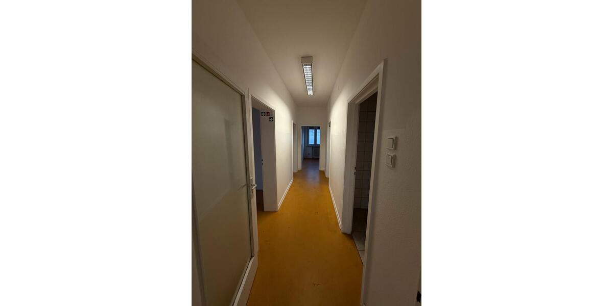 Etagenwohnung Saarbrücken Neue Bremm - 4 Zimmer, 160 m&sup2;, 2.500&euro; | Angebot:26024084