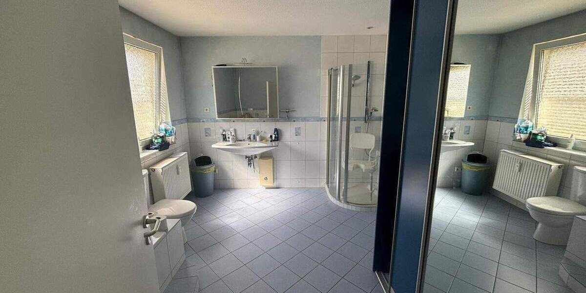 Etagenwohnung Saarbrücken Malstatt - 4 Zimmer, 130 m&sup2;, 1.200&euro; | Angebot:26377180