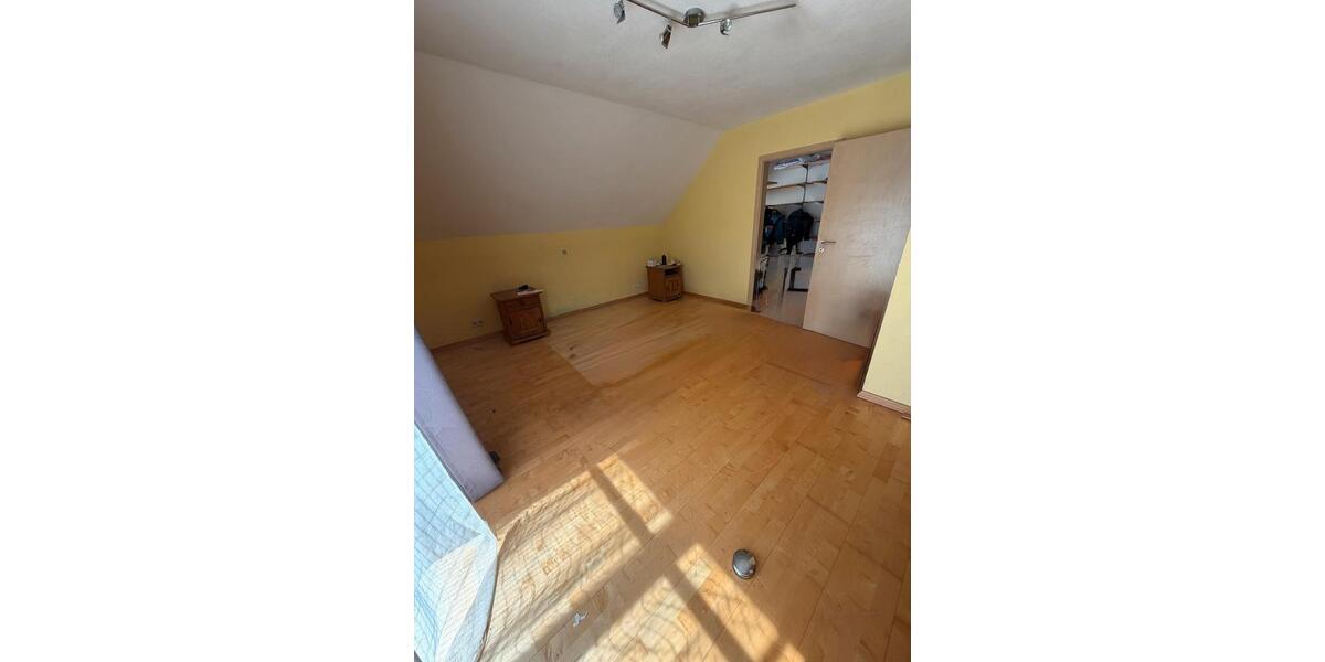 Doppelhaushälfte Schmelz - 8 Zimmer, 287 m&sup2;, 425.000&euro; | Angebot:27010139