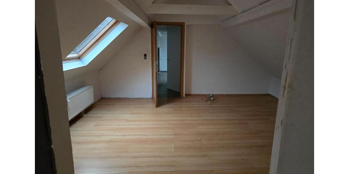 Dachgeschoßwohnung Saarbrücken Neue Bremm - 3 Zimmer, 92 m&sup2;, 900&euro; | Angebot:26125475