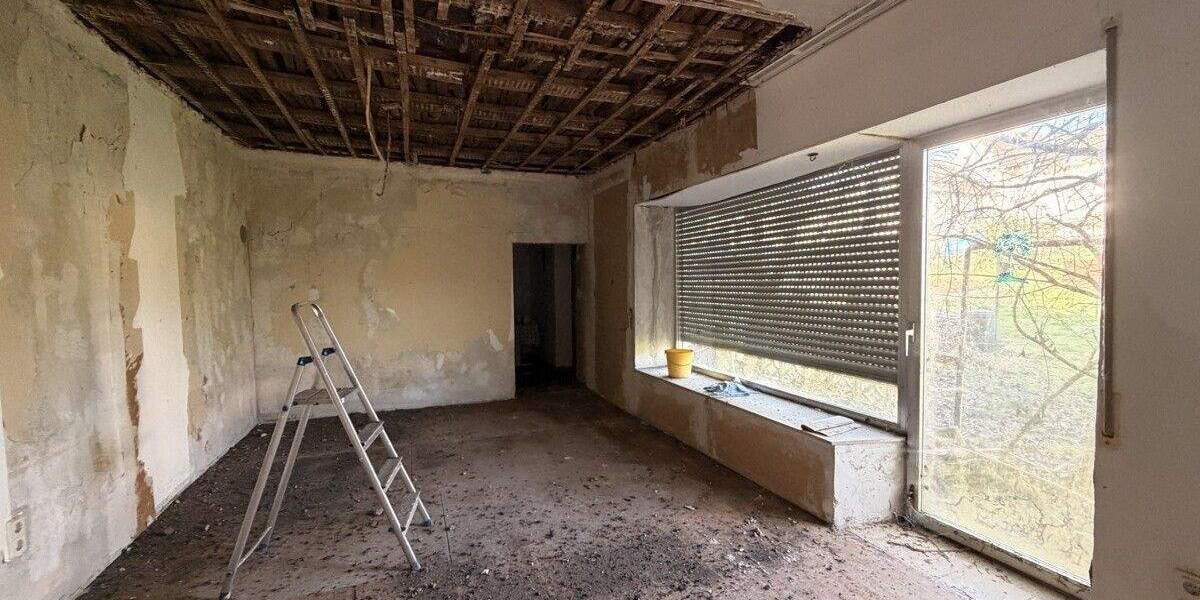 Mehrfamilienhaus, Wohnhaus Neunkirchen/Saar Hangard - 6 Zimmer, 120 m&sup2;, 59.000&euro; | Angebot:25736185