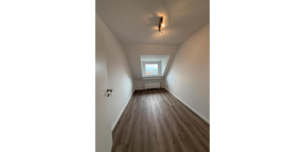 Dachgeschoßwohnung Saarbrücken West - 3 Zimmer, 80 m&sup2;, 950&euro; | Angebot:25875519