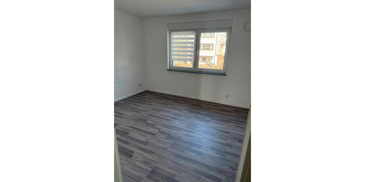 Etagenwohnung Schiffweiler - 1 Zimmer, 60 m&sup2;, 890&euro; | Angebot:25395684