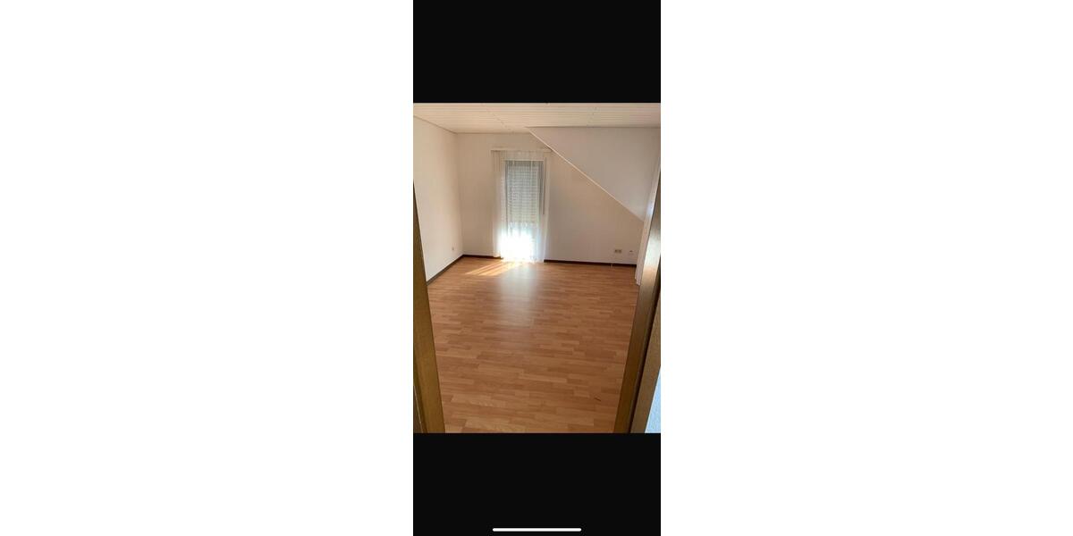 Etagenwohnung Saarwellingen - 4 Zimmer, 120 m&sup2;, 850&euro; | Angebot:25370248