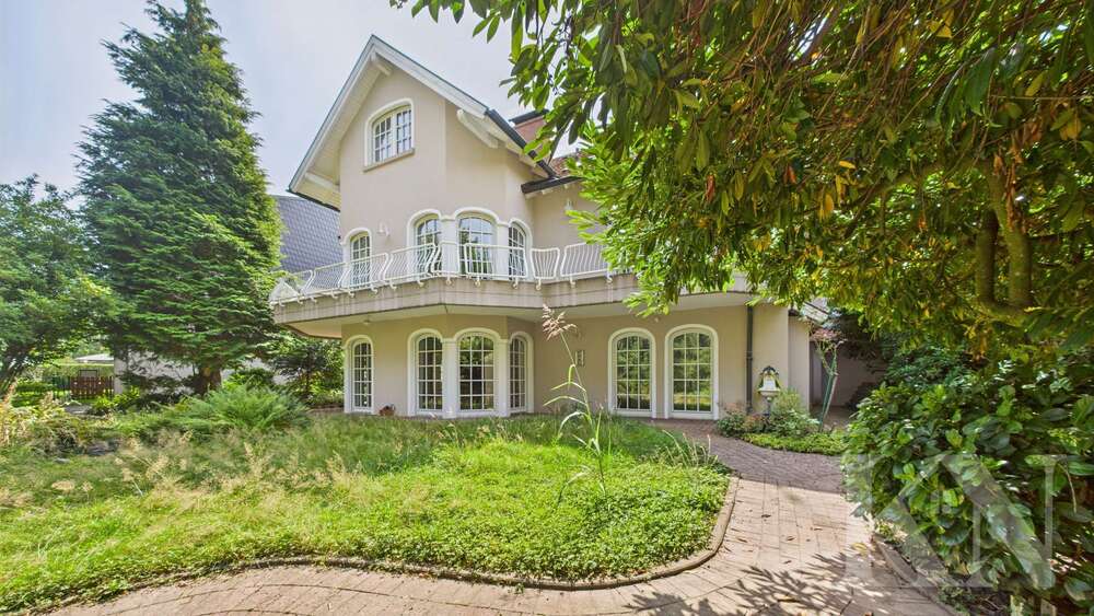 Einfamilienhaus Saarbrücken West - 10 Zimmer, 349 m&sup2;, 549.000&euro; | Angebot:25265836