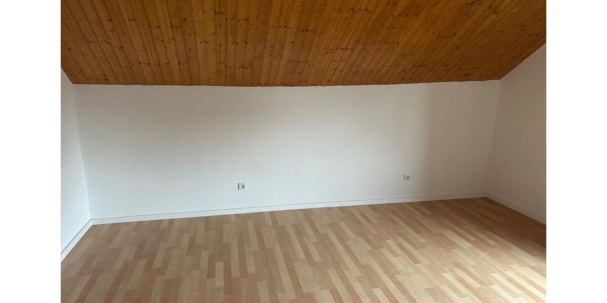 Dachgeschoßwohnung Saarbrücken West - 2 Zimmer, 50 m&sup2;, 450&euro; | Angebot:25719132