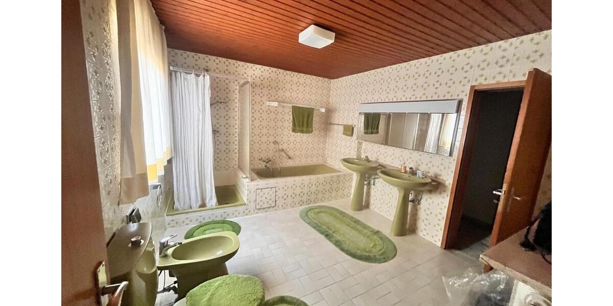 Einfamilienhaus Sankt Ingbert - 9 Zimmer, 219 m&sup2;, 285.000&euro; | Angebot:26992219