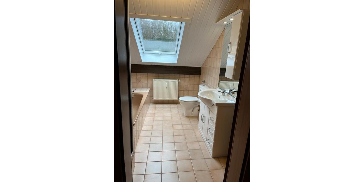 Dachgeschoßwohnung Neunkirchen Heinitz - 3 Zimmer, 80 m&sup2;, 700&euro; | Angebot:25480216