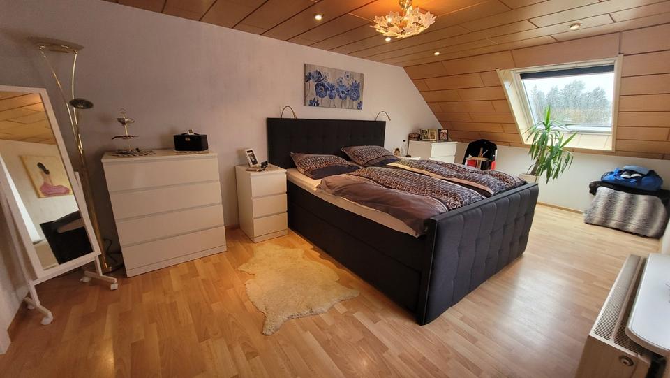 Einfamilienhaus Schwalbach - 10 Zimmer, 270 m&sup2;, 390.000&euro; | Angebot:23470755