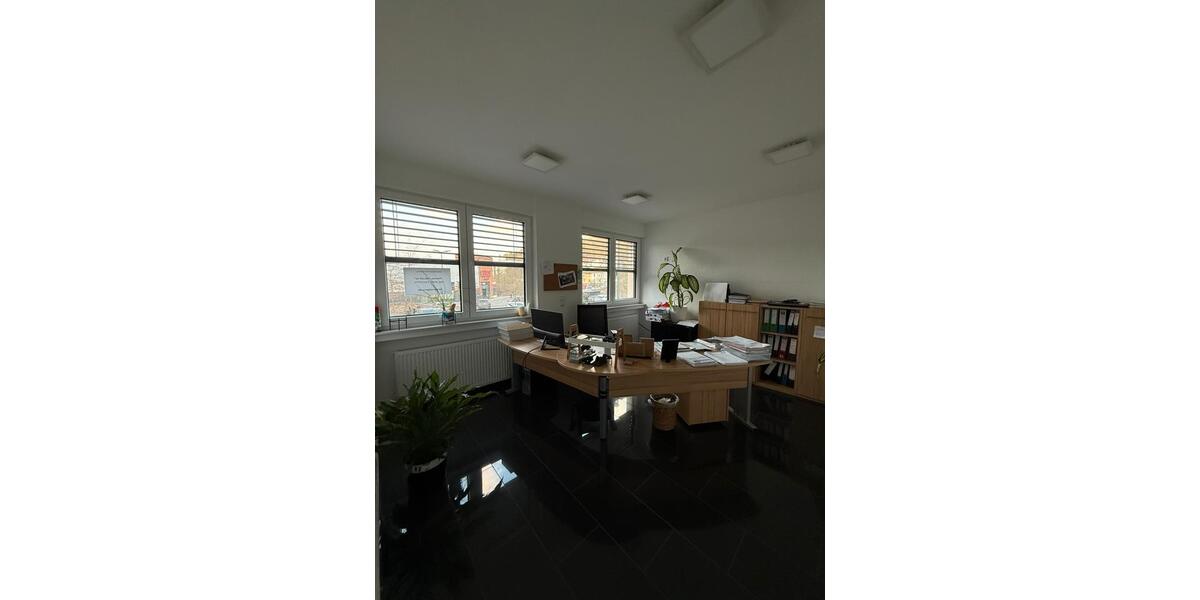 Etagenwohnung Saarbrücken Neue Bremm - 4 Zimmer, 160 m&sup2;, 2.400&euro; | Angebot:26023054