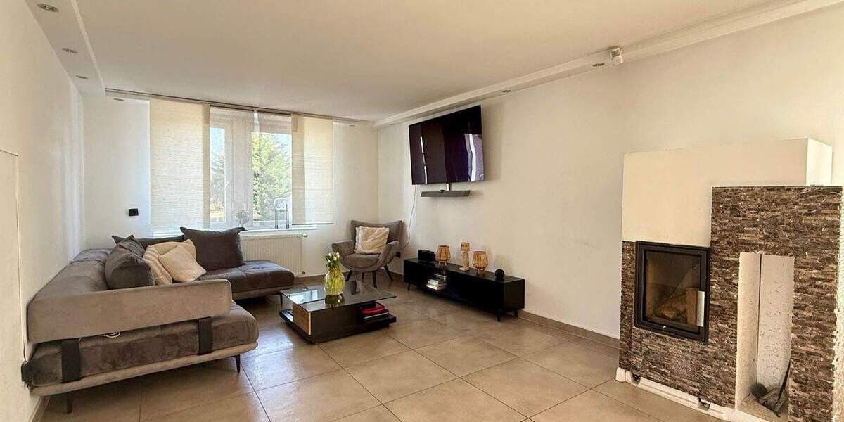 Freistehendes EFH mit großem Garten, Terrasse & Erweiterungspotenzial - saniert, neue Heizung (2023) - Einfamilienhaus Lebach | Angebot:25703541