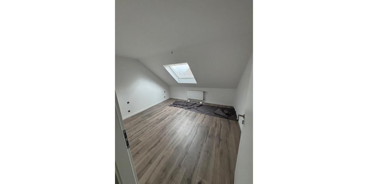 Dachgeschoßwohnung Saarlouis - 3 Zimmer, 90 m&sup2;, 1.050&euro; | Angebot:25892458