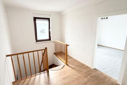 Haus Wallerfangen - 7 Zimmer, 150 m&sup2;, 1.050&euro; | Angebot:25886369