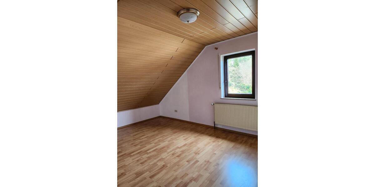 Dachgeschoßwohnung Homburg - 3 Zimmer, 77 m&sup2;, 970&euro; | Angebot:25395692