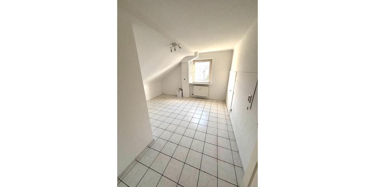 Dachgeschoßwohnung Dillingen (Saar) - 3 Zimmer, 75 m&sup2;, 560&euro; | Angebot:25614173