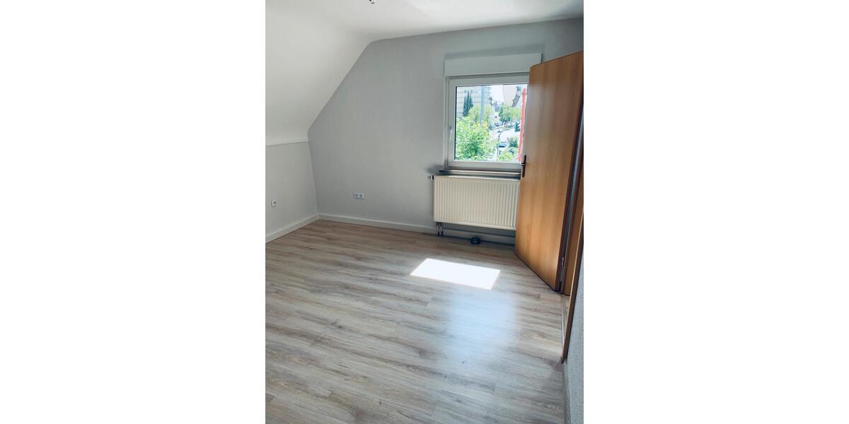 Dachgeschoßwohnung Homburg - 1 Zimmer, 67 m&sup2;, 650&euro; | Angebot:25944439
