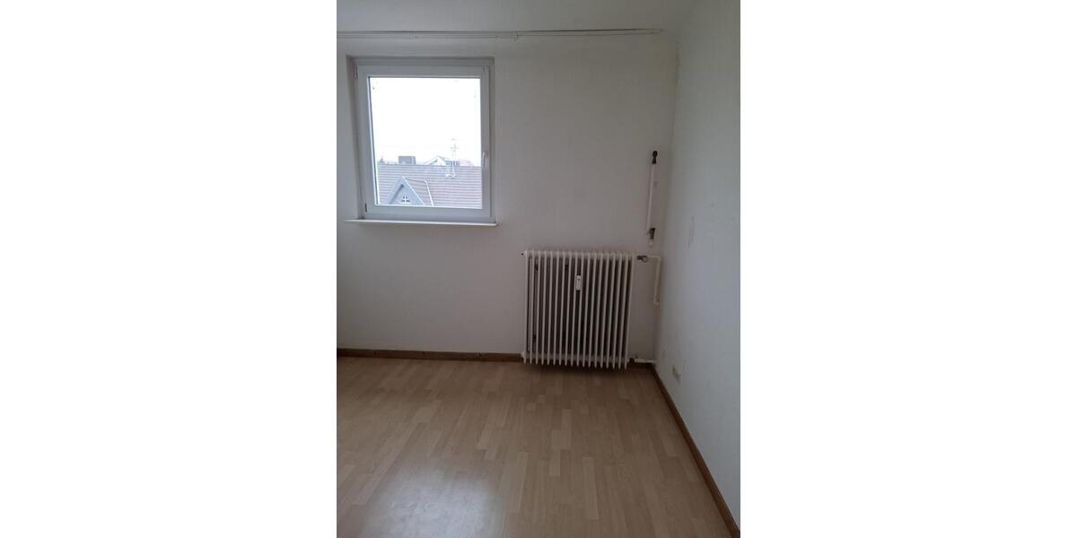 Dachgeschoßwohnung Bous - 3 Zimmer, 90 m&sup2;, 600&euro; | Angebot:26677032