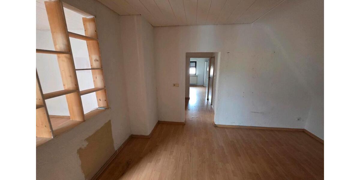 Etagenwohnung Merchweiler - 5 Zimmer, 84 m&sup2;, 660&euro; | Angebot:25941086