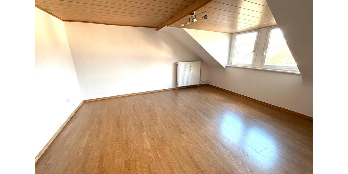 Dachgeschoßwohnung Dillingen (Saar) - 3 Zimmer, 75 m&sup2;, 560&euro; | Angebot:25614173