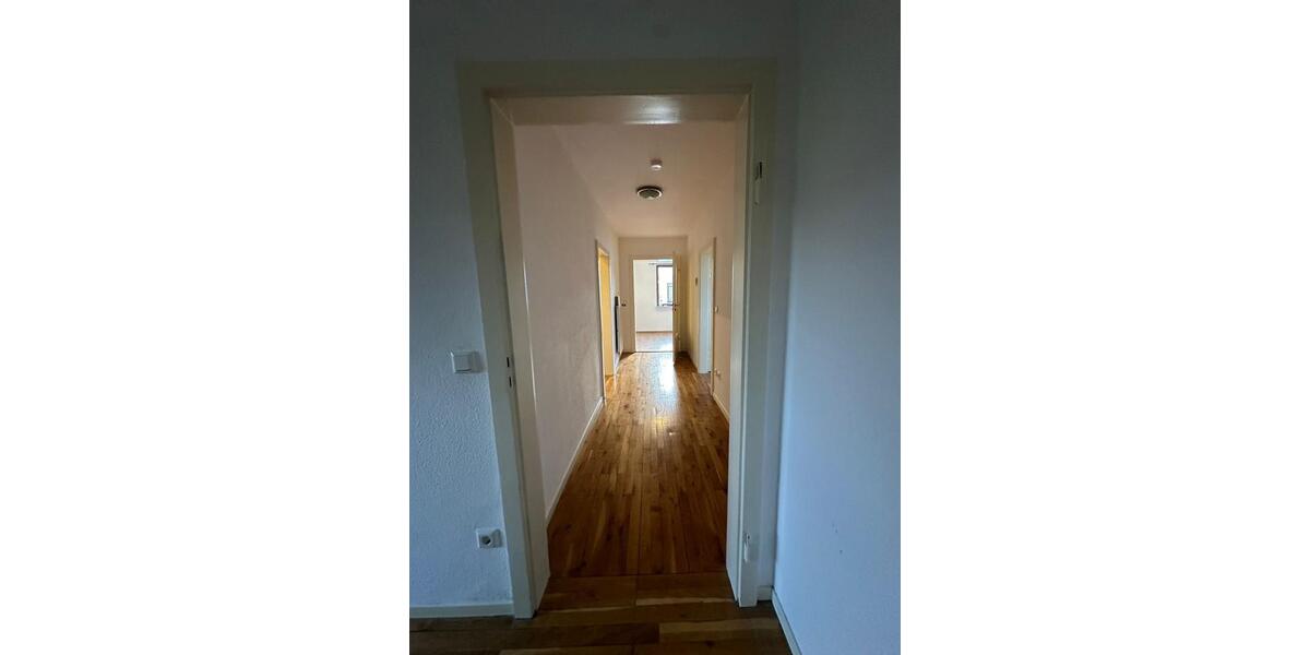 Dachgeschoßwohnung Saarbrücken West - 3 Zimmer, 68 m&sup2;, 550&euro; | Angebot:24995929