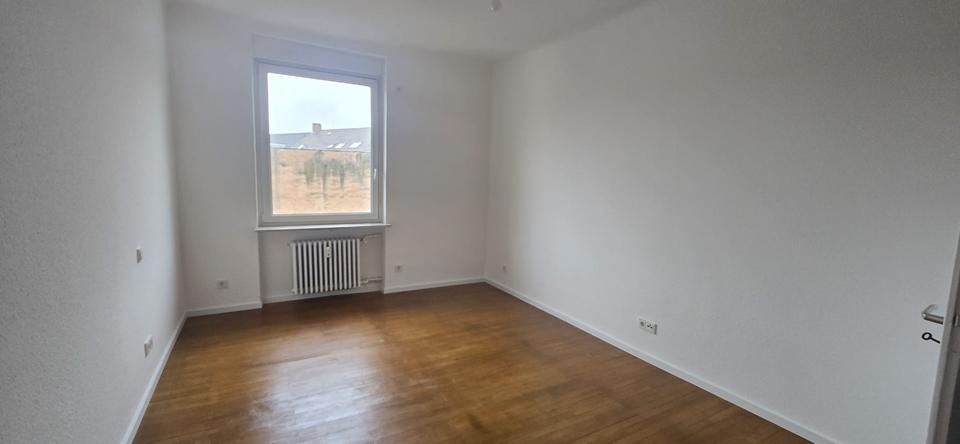 Dachgeschoßwohnung Saarbrücken - 4 Zimmer, 92 m&sup2;, 750&euro; | Angebot:23769766