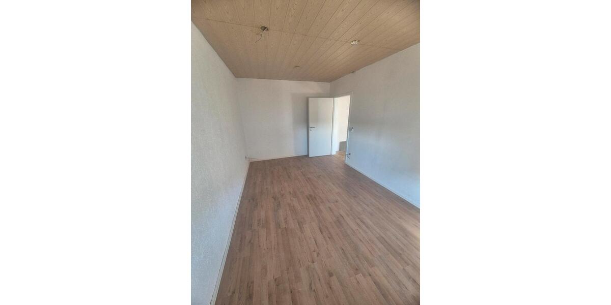 Etagenwohnung Völklingen - 3 Zimmer, 90 m&sup2;, 750&euro; | Angebot:25857856