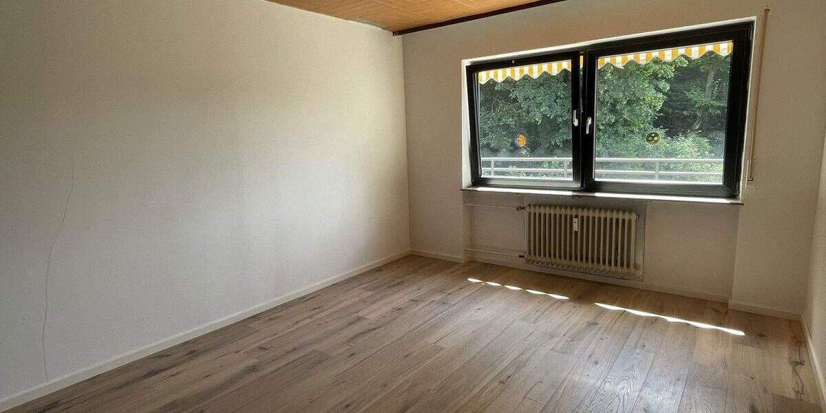 Etagenwohnung Saarbrücken Schafbrücke - 4 Zimmer, 95 m&sup2;, 263.000&euro; | Angebot:25905876