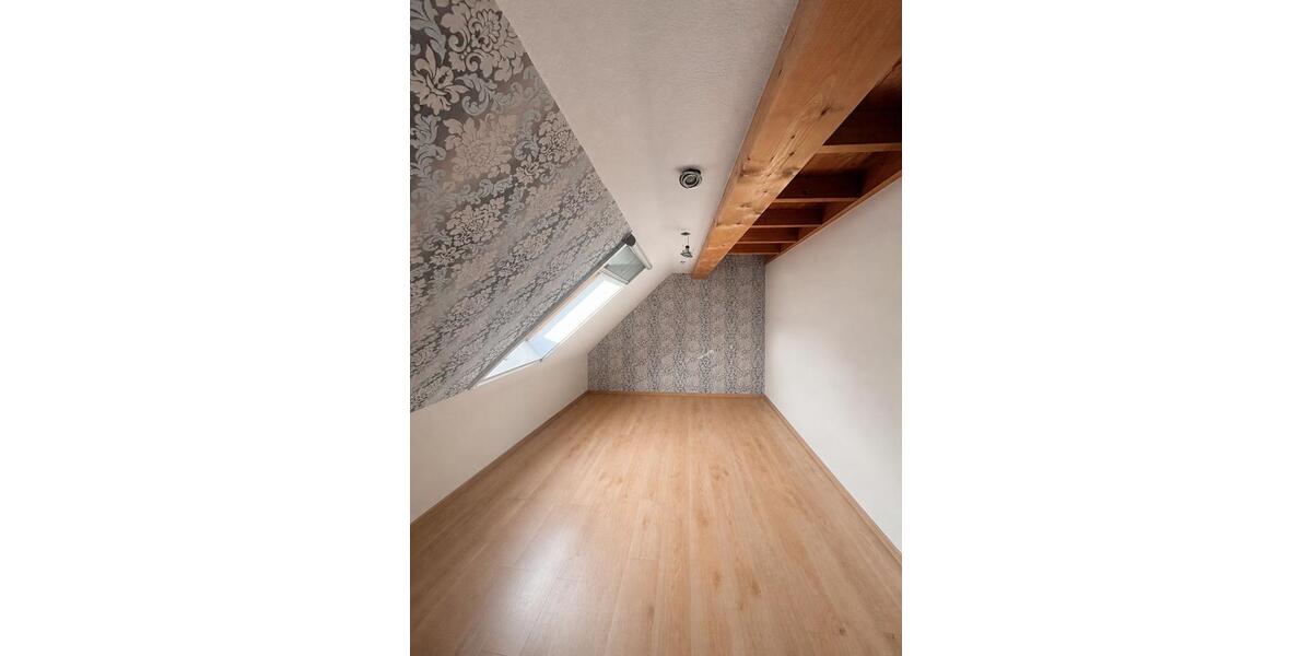 Reihenhaus Eppelborn - 8 Zimmer, 145 m&sup2;, 1.100&euro; | Angebot:26612377