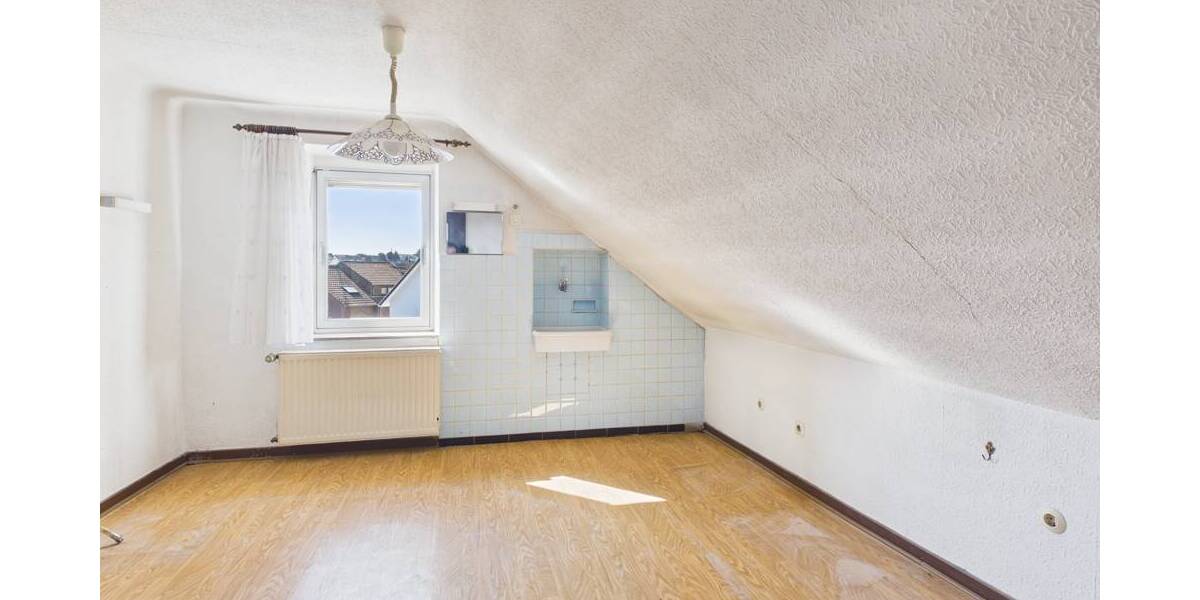 Einfamilienhaus Püttlingen - 7 Zimmer, 113 m&sup2;, 115.000&euro; | Angebot:26685705
