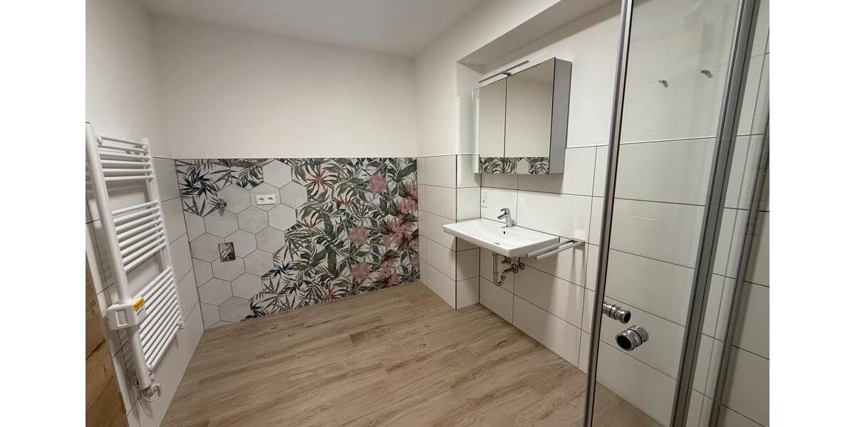 Etagenwohnung Saarbrücken Brebach-Fechingen - 2 Zimmer, 85 m&sup2;, 1.200&euro; | Angebot:25853637