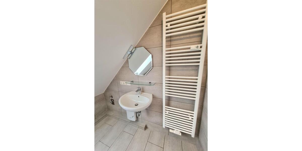 Dachgeschoßwohnung Sankt Ingbert - 3 Zimmer, 72 m&sup2;, 800&euro; | Angebot:25755078