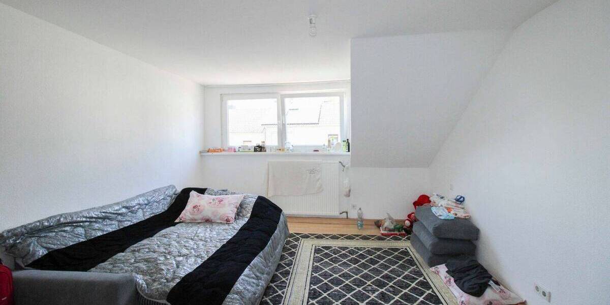 Einfamilienhaus Saarbrücken Burbach - 7 Zimmer, 148 m&sup2;, 230.000&euro; | Angebot:26723642