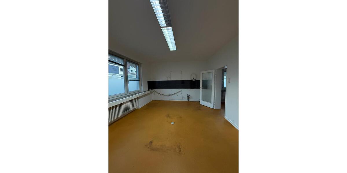 Etagenwohnung Saarbrücken Neue Bremm - 4 Zimmer, 160 m&sup2;, 2.500&euro; | Angebot:26024084
