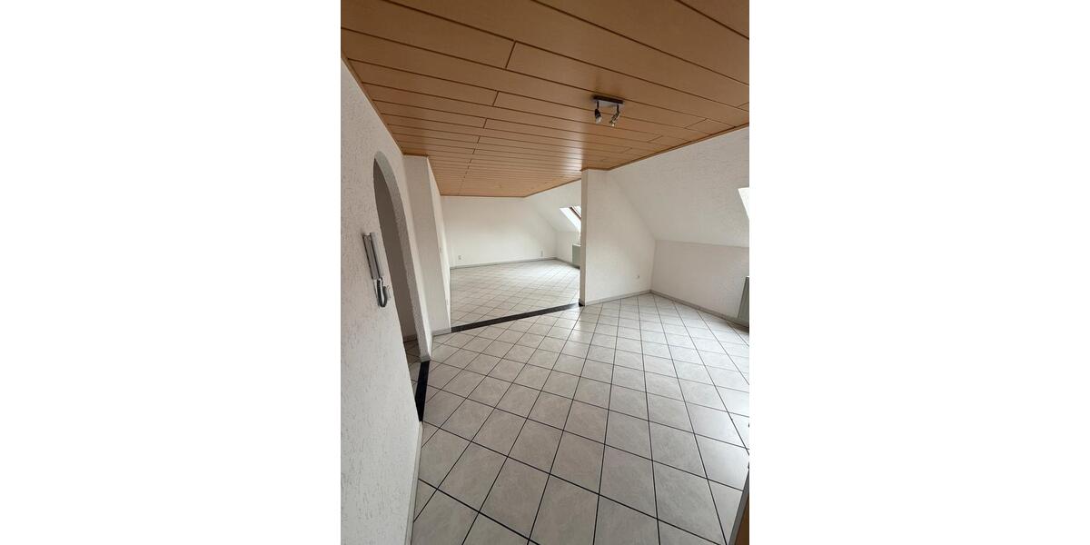 Dachgeschoßwohnung Neunkirchen Kohlhof - 3 Zimmer, 80 m&sup2;, 650&euro; | Angebot:26042556