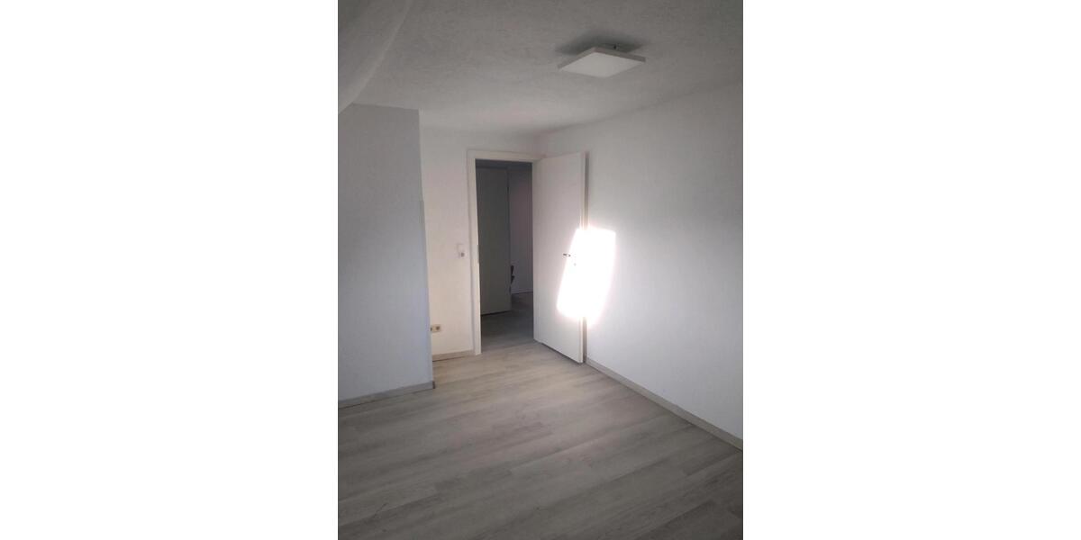 Dachgeschoßwohnung Riegelsberg - 3 Zimmer, 75 m&sup2;, 550&euro; | Angebot:26588208
