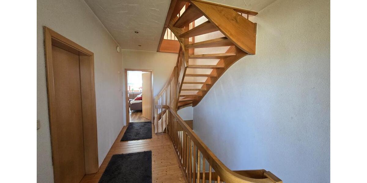 Etagenwohnung Tholey - 5 Zimmer, 200 m&sup2;, 1.350&euro; | Angebot:26521289