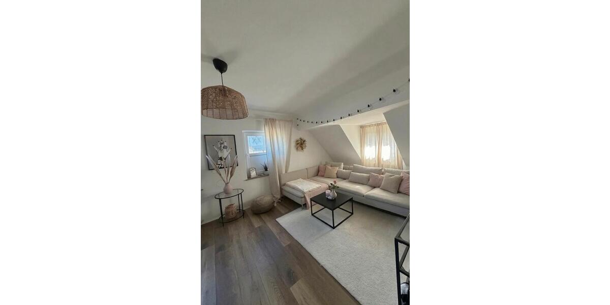 Dachgeschoßwohnung Homburg - 2.5 Zimmer, 68 m&sup2;, 650&euro; | Angebot:25480219