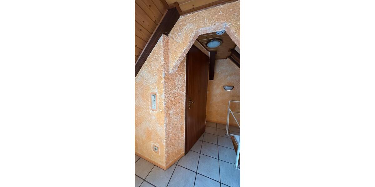 Dachgeschoßwohnung Eppelborn - 6 Zimmer, 120 m&sup2;, 1.350&euro; | Angebot:25752717