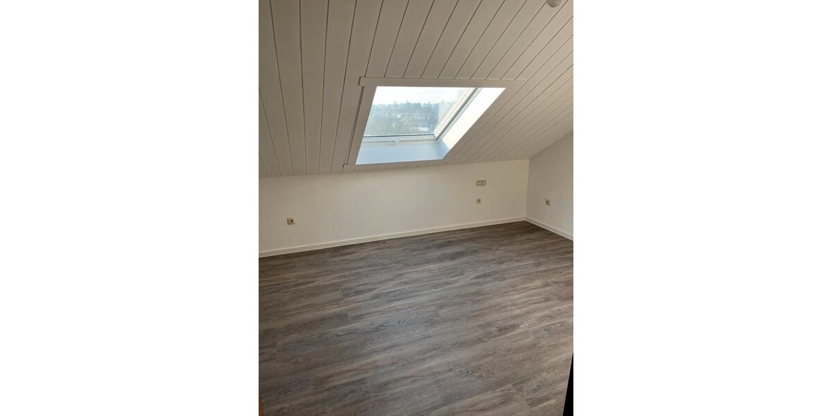 Dachgeschoßwohnung Neunkirchen Heinitz - 3 Zimmer, 80 m&sup2;, 700&euro; | Angebot:25480216