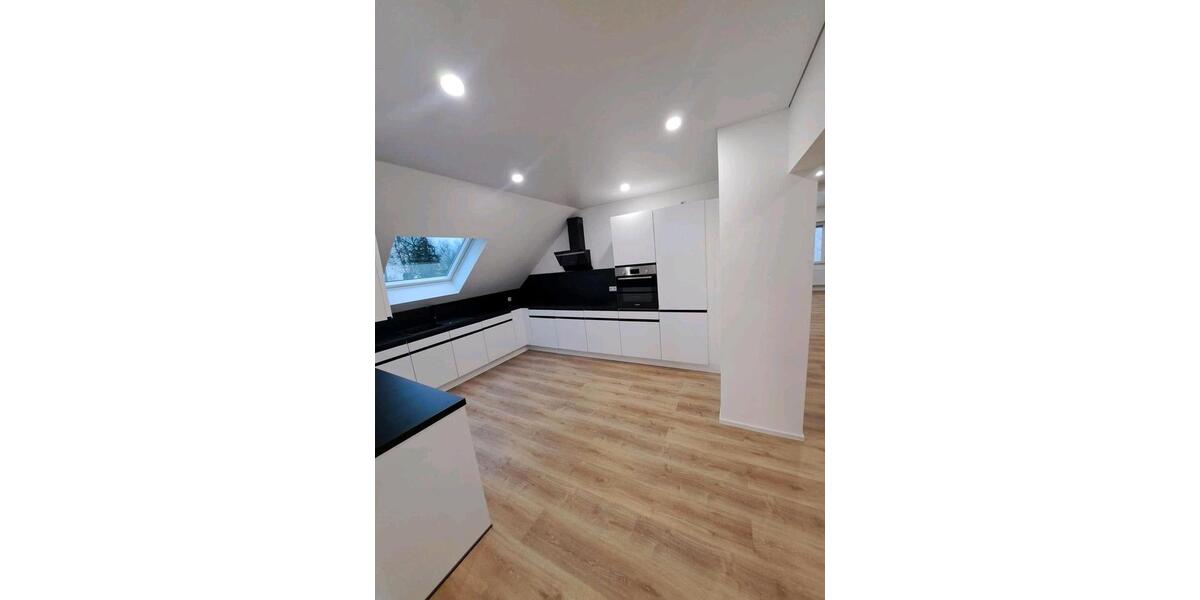 Dachgeschoßwohnung Homburg - 5 Zimmer, 125 m&sup2;, 1.250&euro; | Angebot:26690512