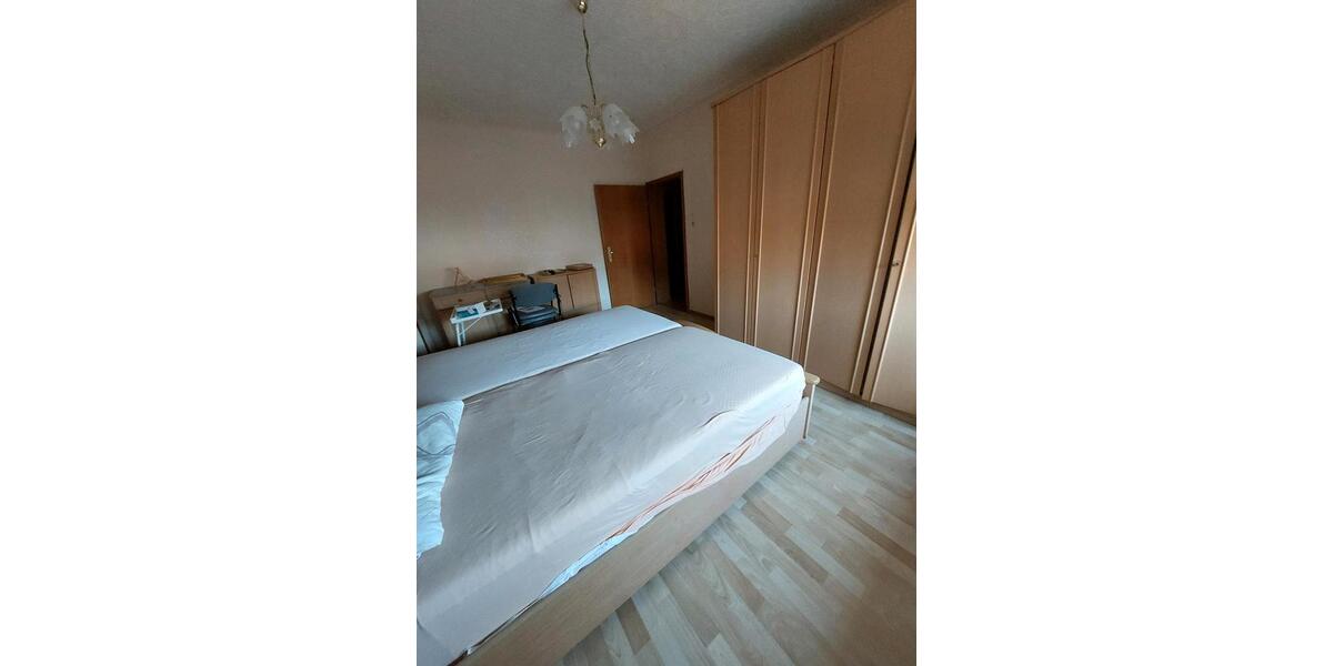 Einfamilienhaus Überherrn - 7 Zimmer, 160 m&sup2;, 180.000&euro; | Angebot:24352512