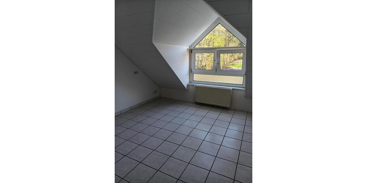 Dachgeschoßwohnung Schwalbach - 3 Zimmer, 55 m&sup2;, 640&euro; | Angebot:25771842